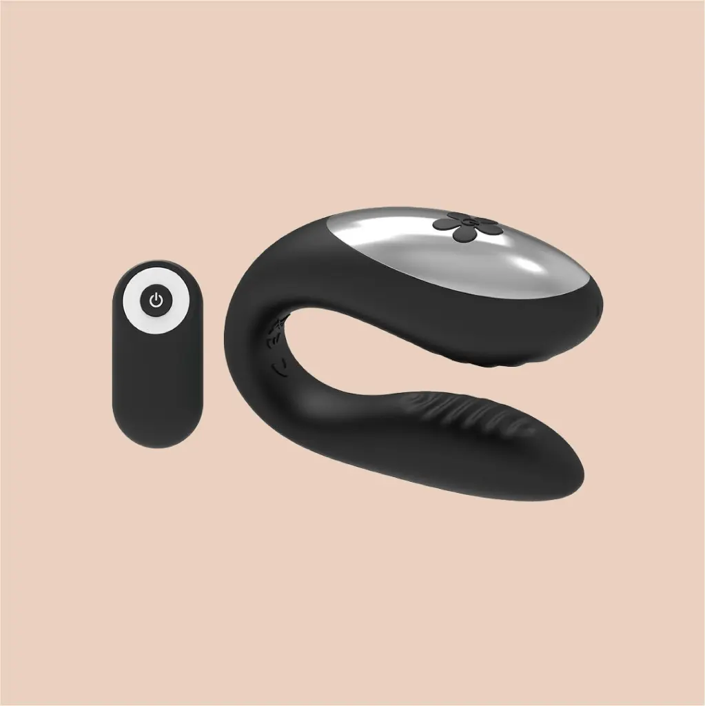 BRILLY_GLAM_WE_LOVE_VIBRADOR_PARA_CASAIS_CONTROLE_REMOTO_PRETO_Prancheta 1 cópia copy 3.webp